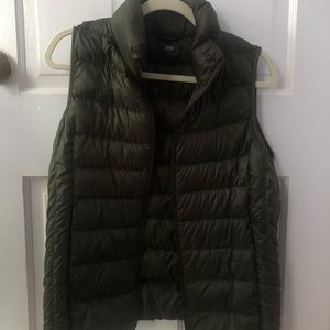 Uniqlo light vest